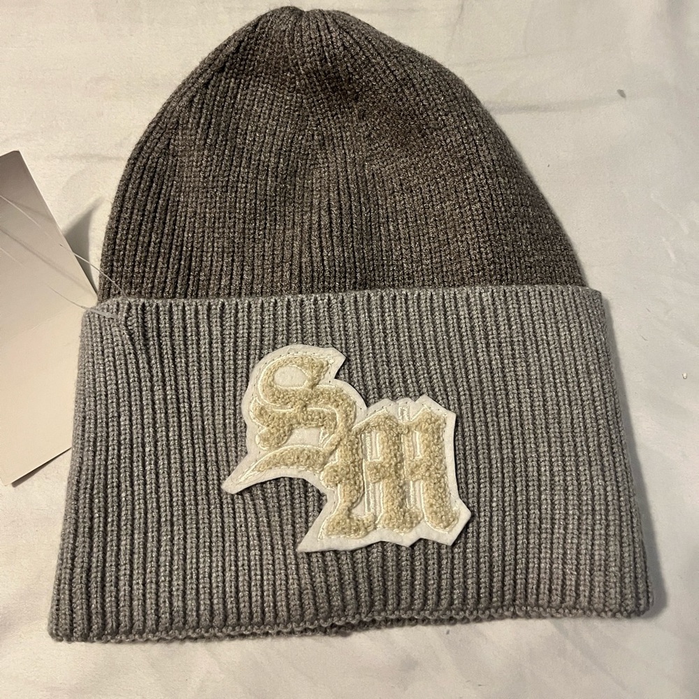Steve Madden beanie with SM monogram NWT gray with off-white detail